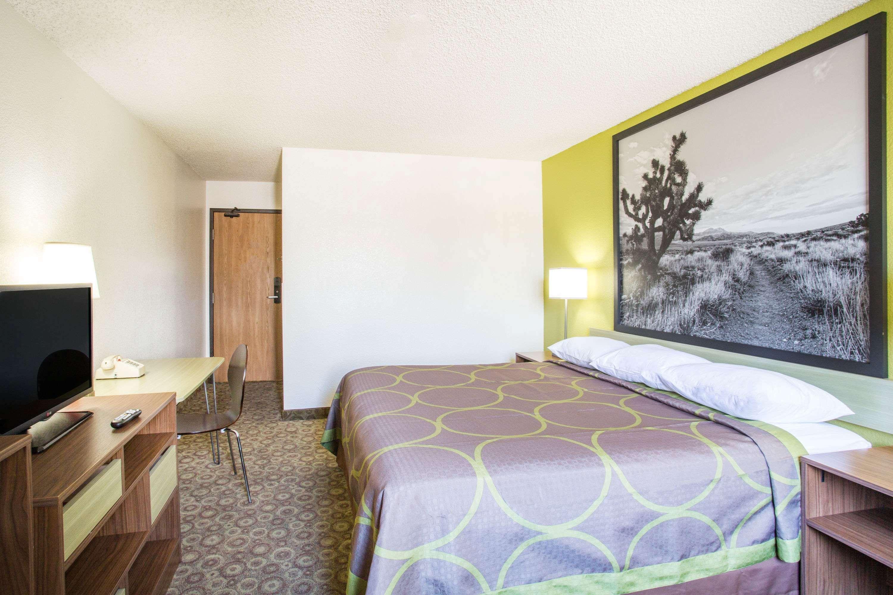 Super 8 By Wyndham Kingman Hotel Exterior photo