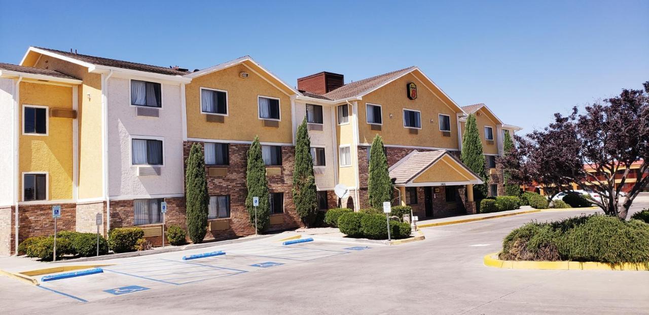 Super 8 By Wyndham Kingman Hotel Exterior photo